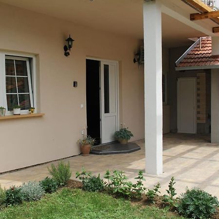 Apartman Lilium Книн Екстер'єр фото