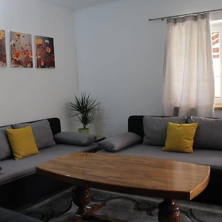 Apartman Lilium Книн Екстер'єр фото