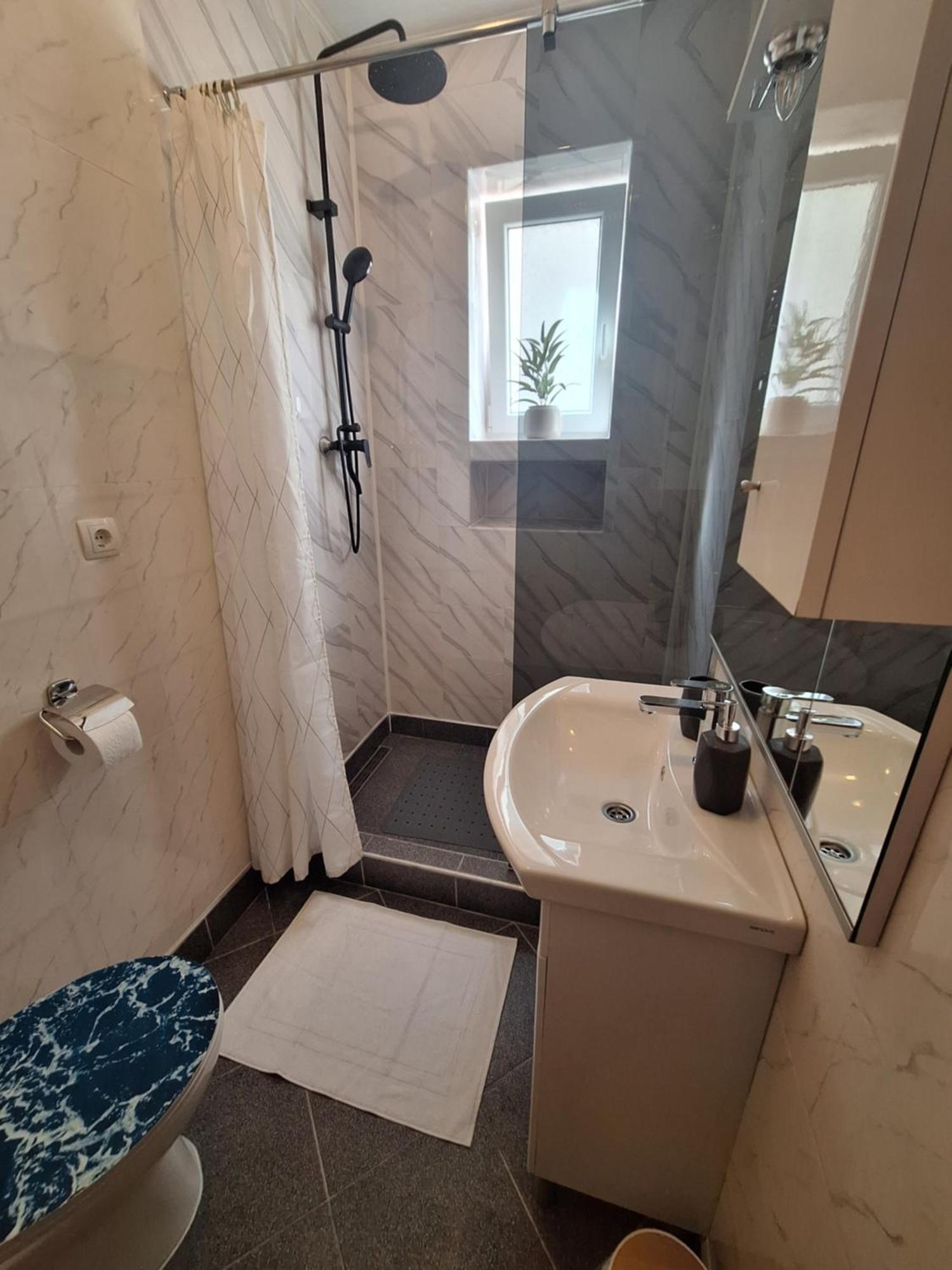 Apartman Lilium Книн Екстер'єр фото