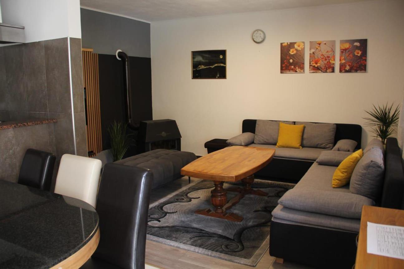 Apartman Lilium Книн Екстер'єр фото