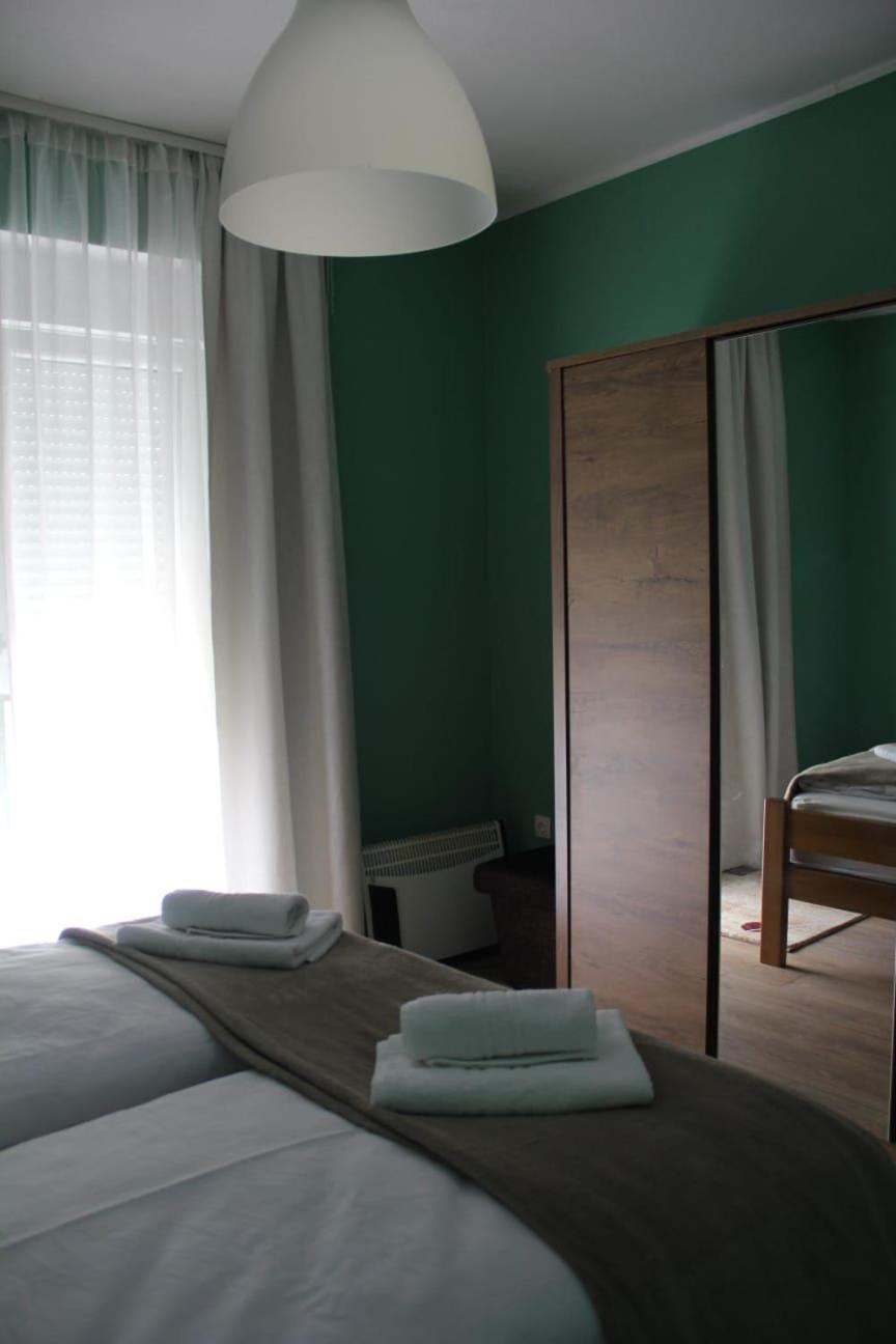 Apartman Lilium Книн Екстер'єр фото